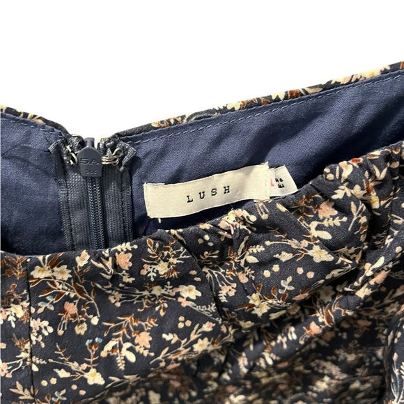 Lush Set Of 3 Womens Snake Print, Floral Dresses and Ivory Jumpsuit NWT Sz Large - Picture 5 of 13